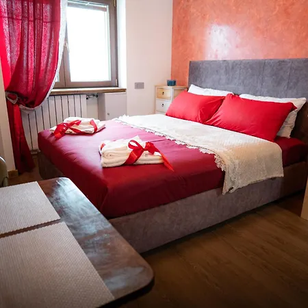 La Tana Del Lupo Apartment *