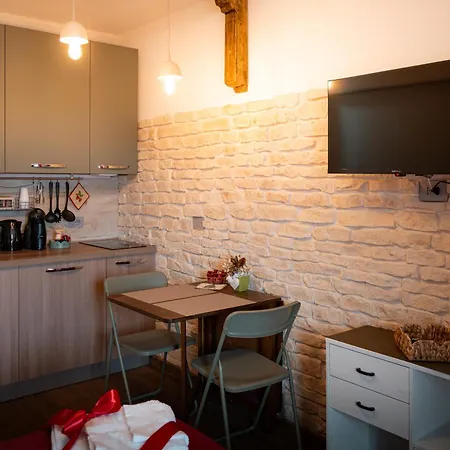 La Tana Del Lupo Apartment *